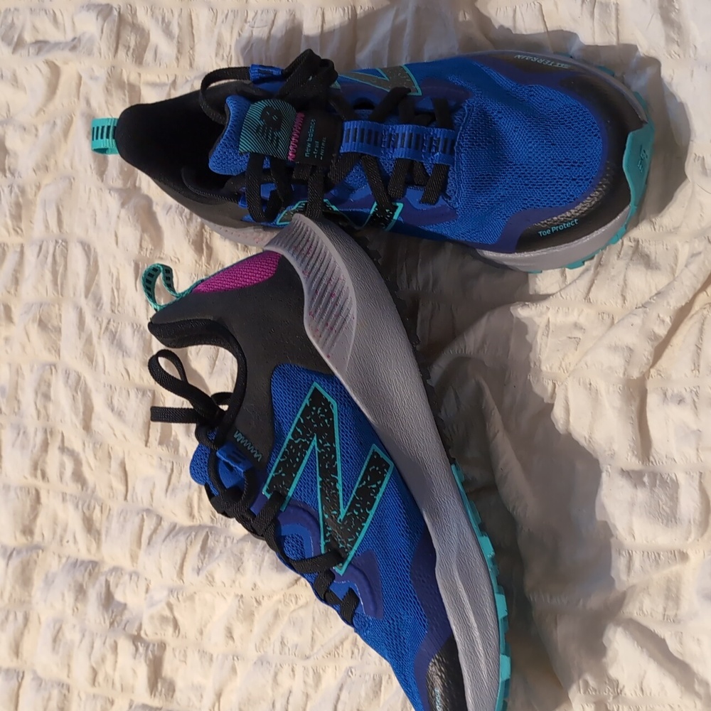 NEW BALANCE athletic shoes, size 8.5
